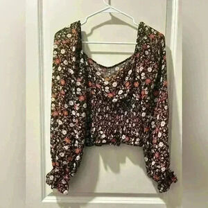 E & M floral crop top babydoll blouse size medium puffy sleeves